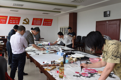 濰坊市文聯(lián)文藝志愿服務(wù)走進(jìn)安丘山區(qū)，點(diǎn)亮鄉(xiāng)村文藝創(chuàng)作之光